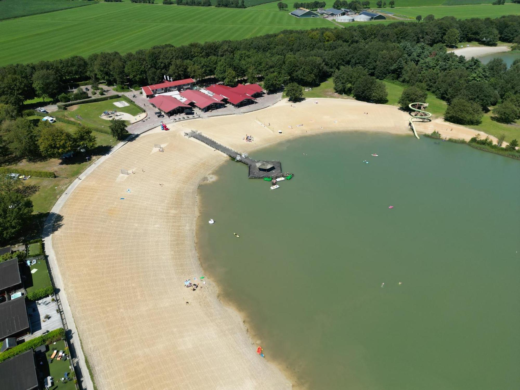 Gezellig Chalet Met 2 Slaapkamers En Zicht Op Het Water Erm Exterior photo