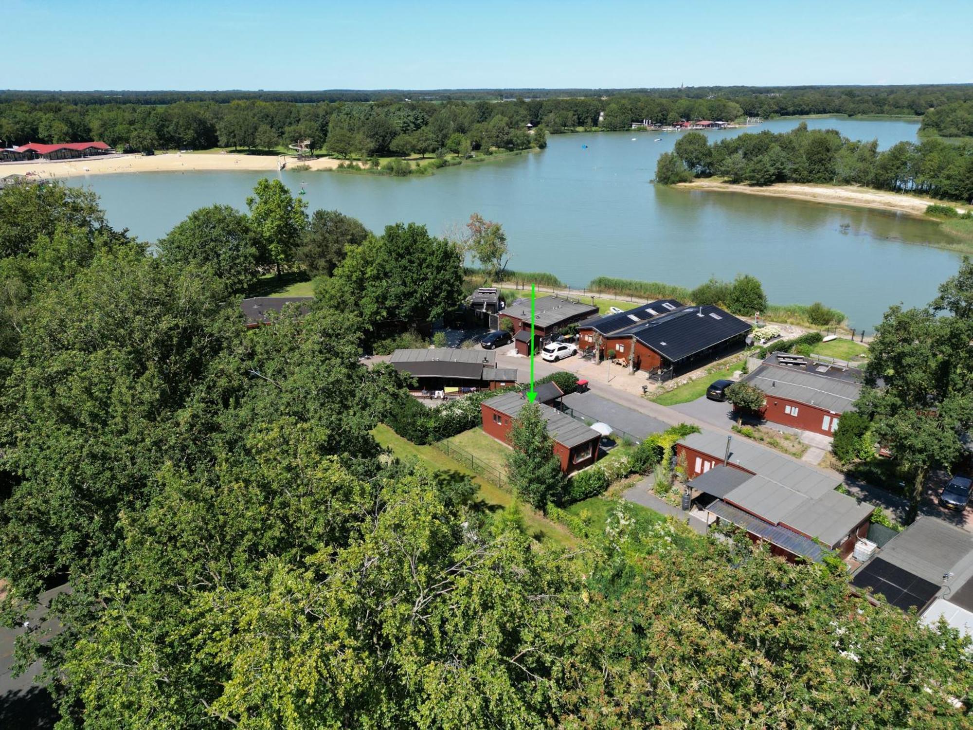 Gezellig Chalet Met 2 Slaapkamers En Zicht Op Het Water Erm Exterior photo